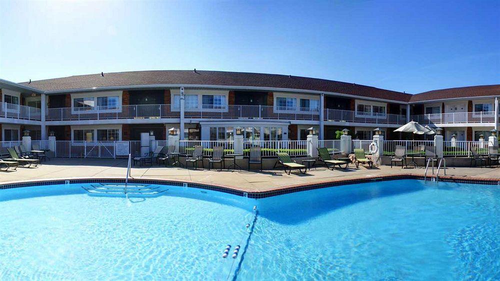 Days Inn & Suites By Wyndham Roseville/Detroit Area Екстер'єр фото