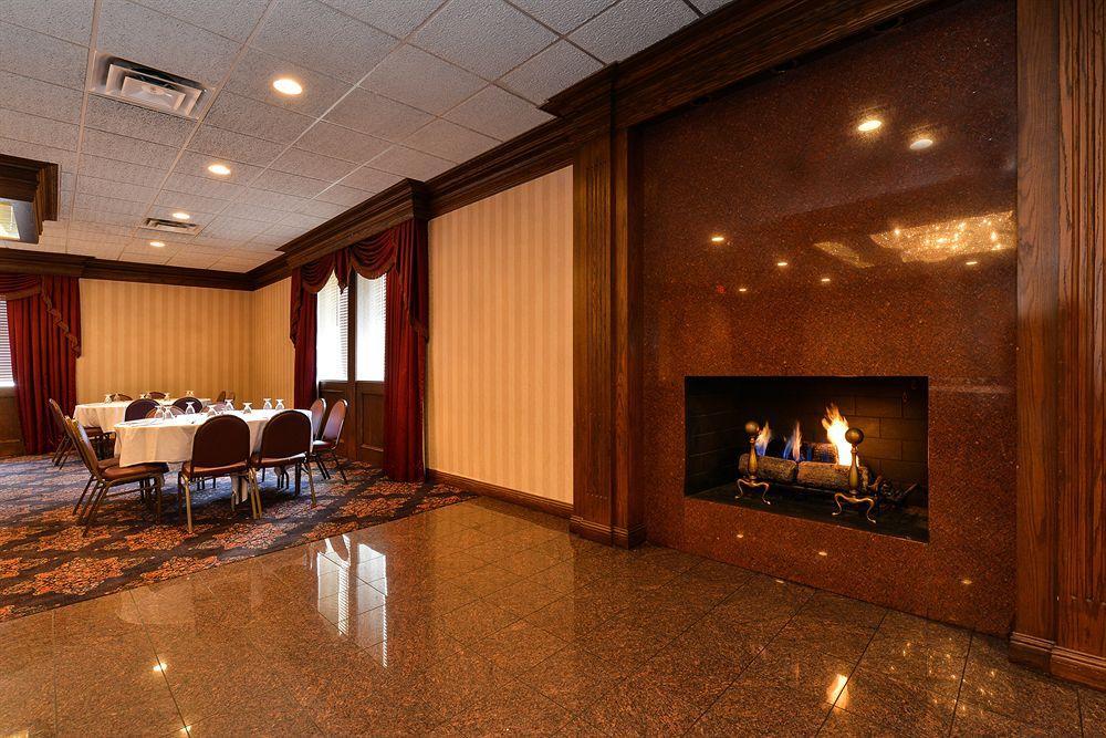 Days Inn & Suites By Wyndham Roseville/Detroit Area Екстер'єр фото