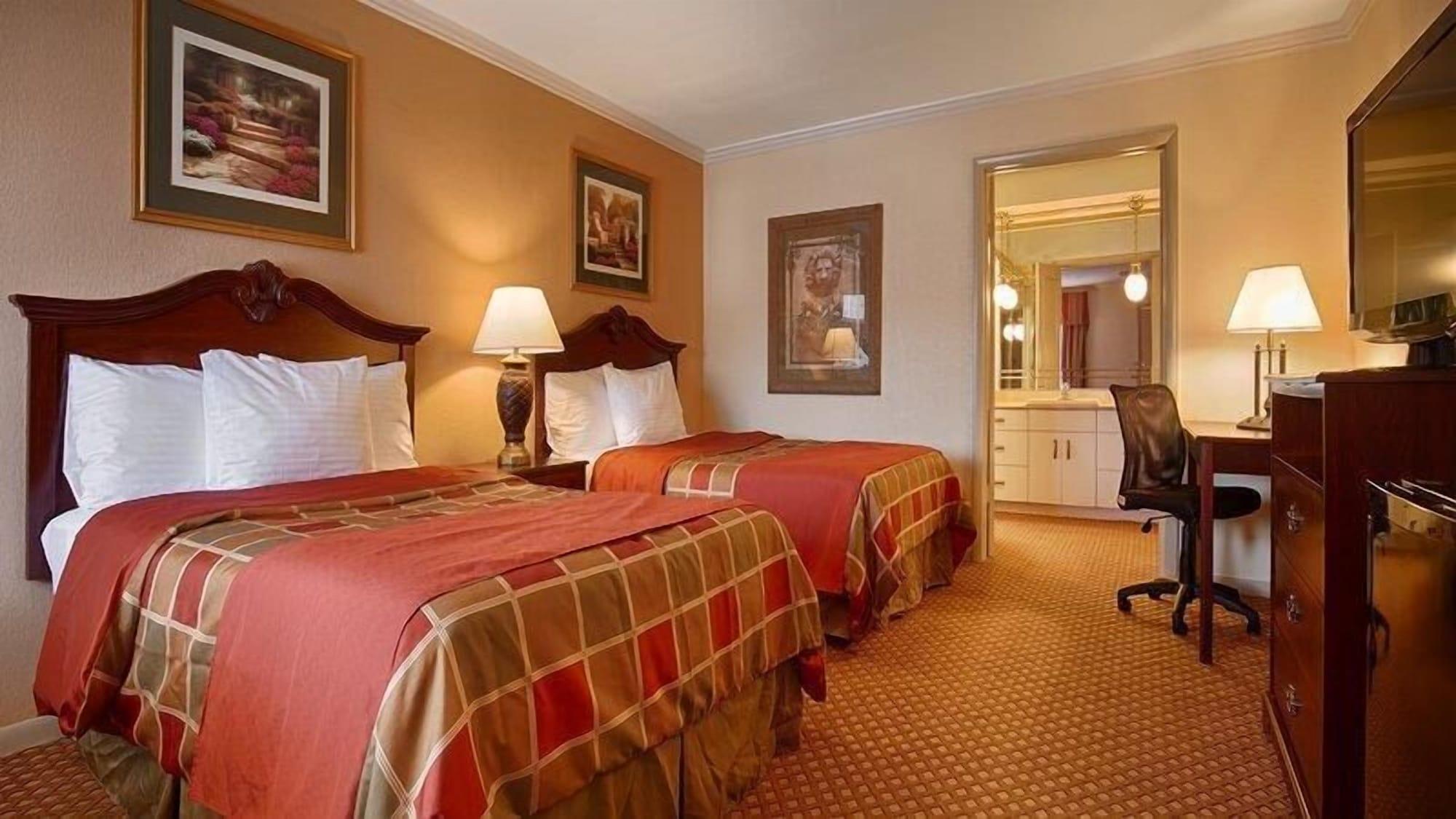Days Inn & Suites By Wyndham Roseville/Detroit Area Екстер'єр фото