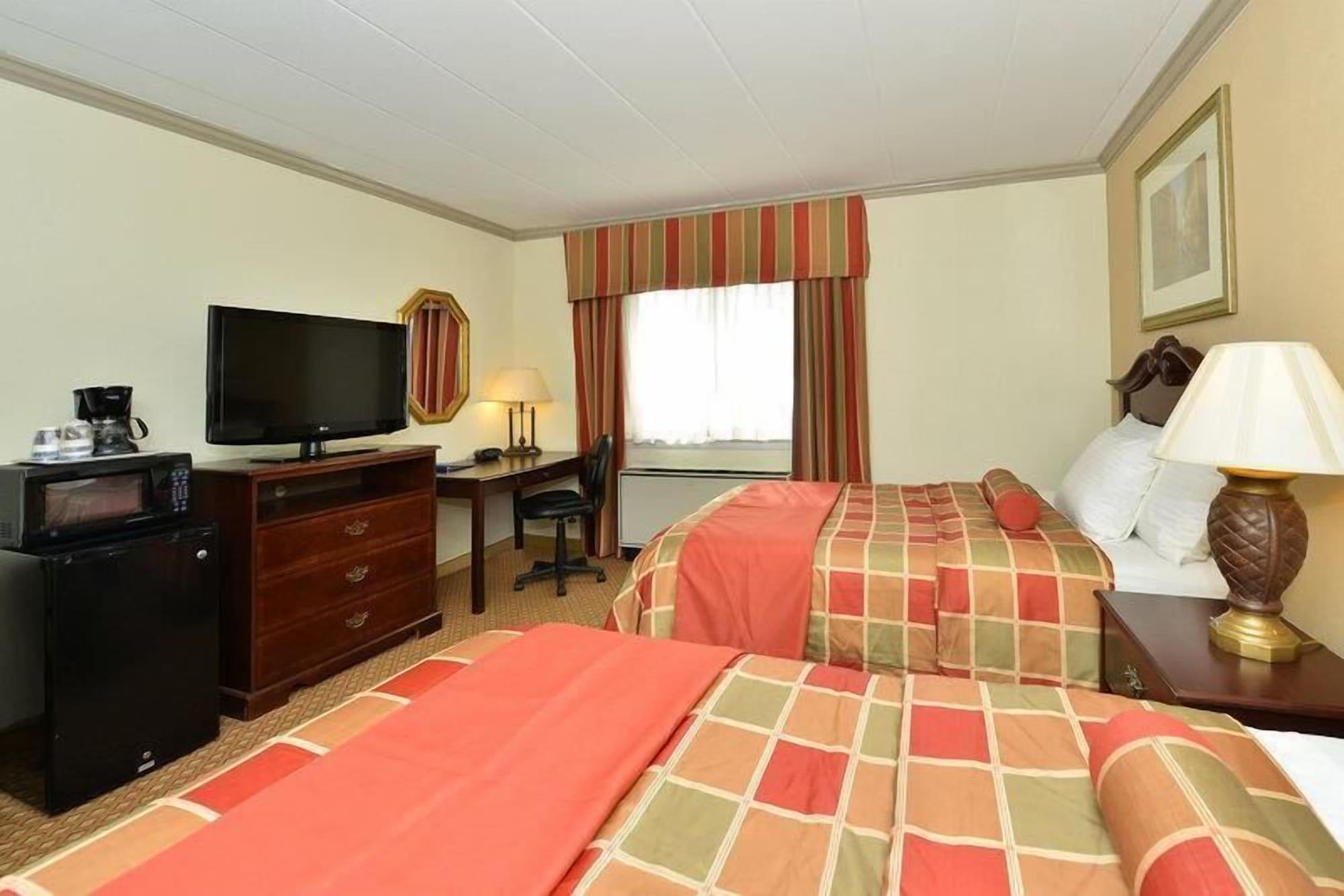Days Inn & Suites By Wyndham Roseville/Detroit Area Екстер'єр фото