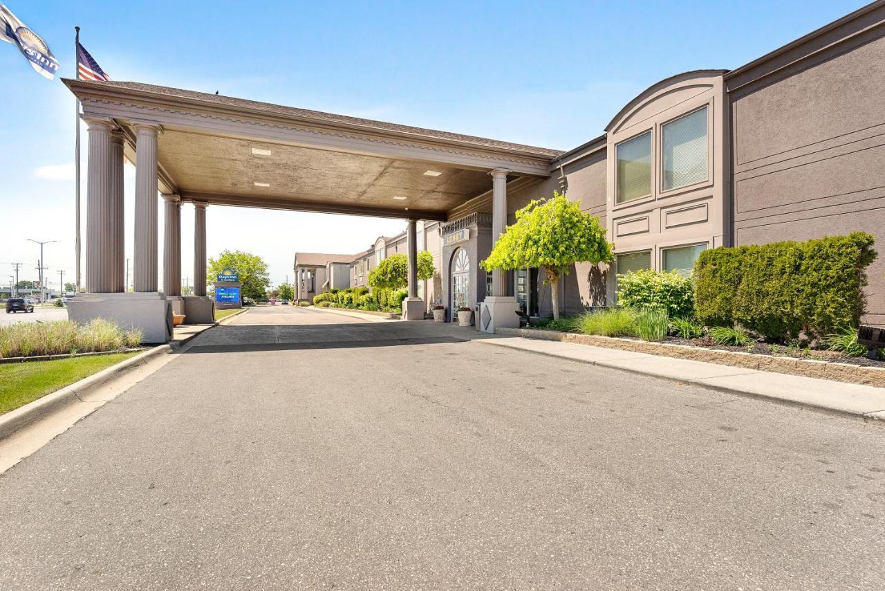 Days Inn & Suites By Wyndham Roseville/Detroit Area Екстер'єр фото