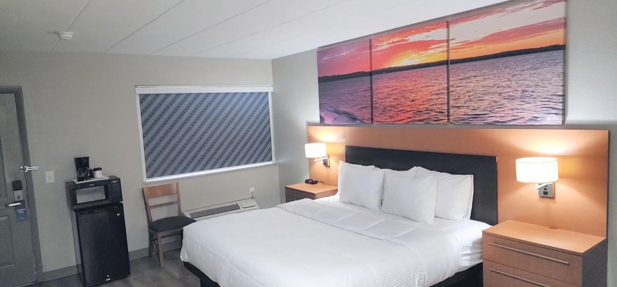 Days Inn & Suites By Wyndham Roseville/Detroit Area Екстер'єр фото