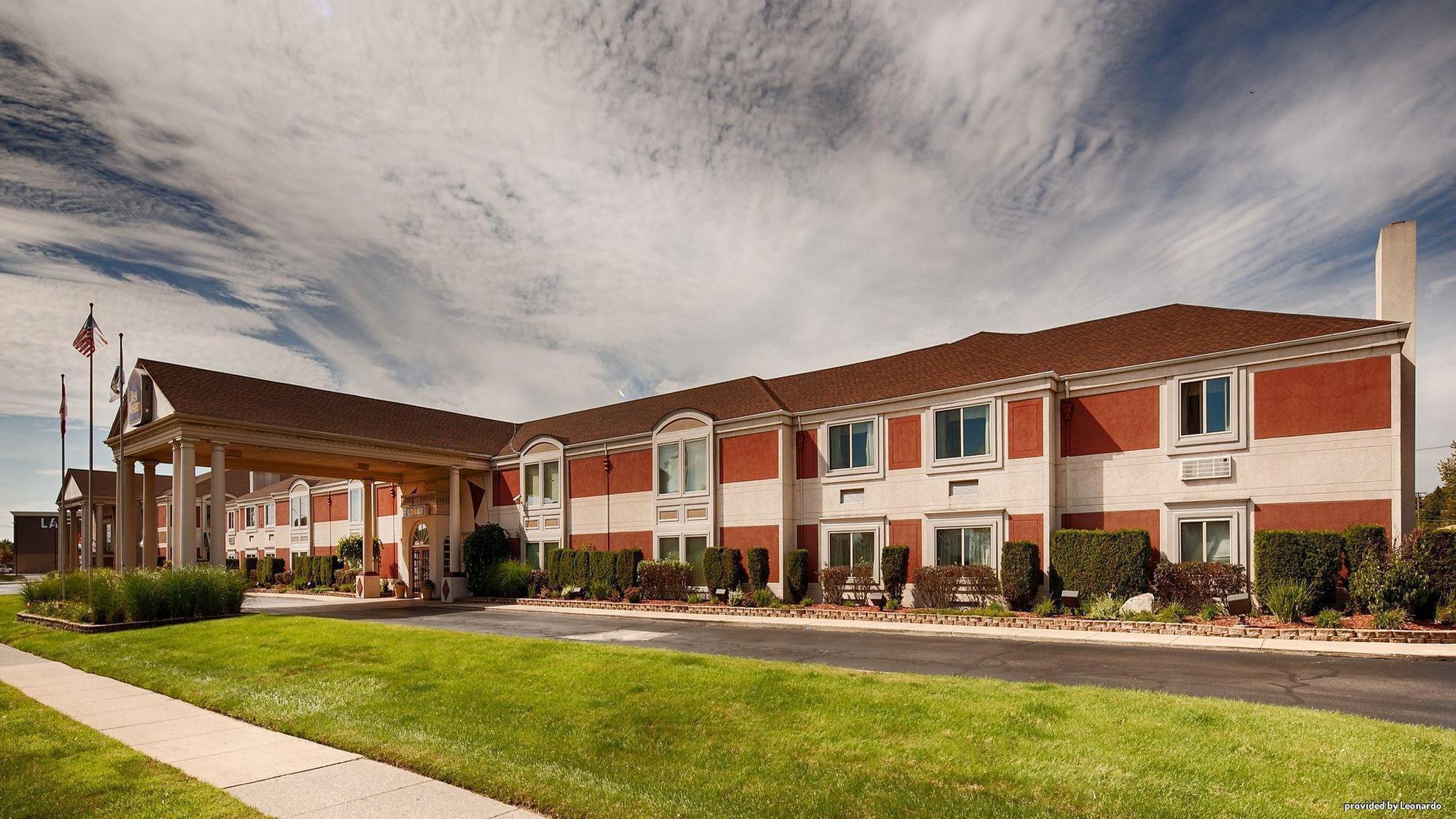 Days Inn & Suites By Wyndham Roseville/Detroit Area Екстер'єр фото