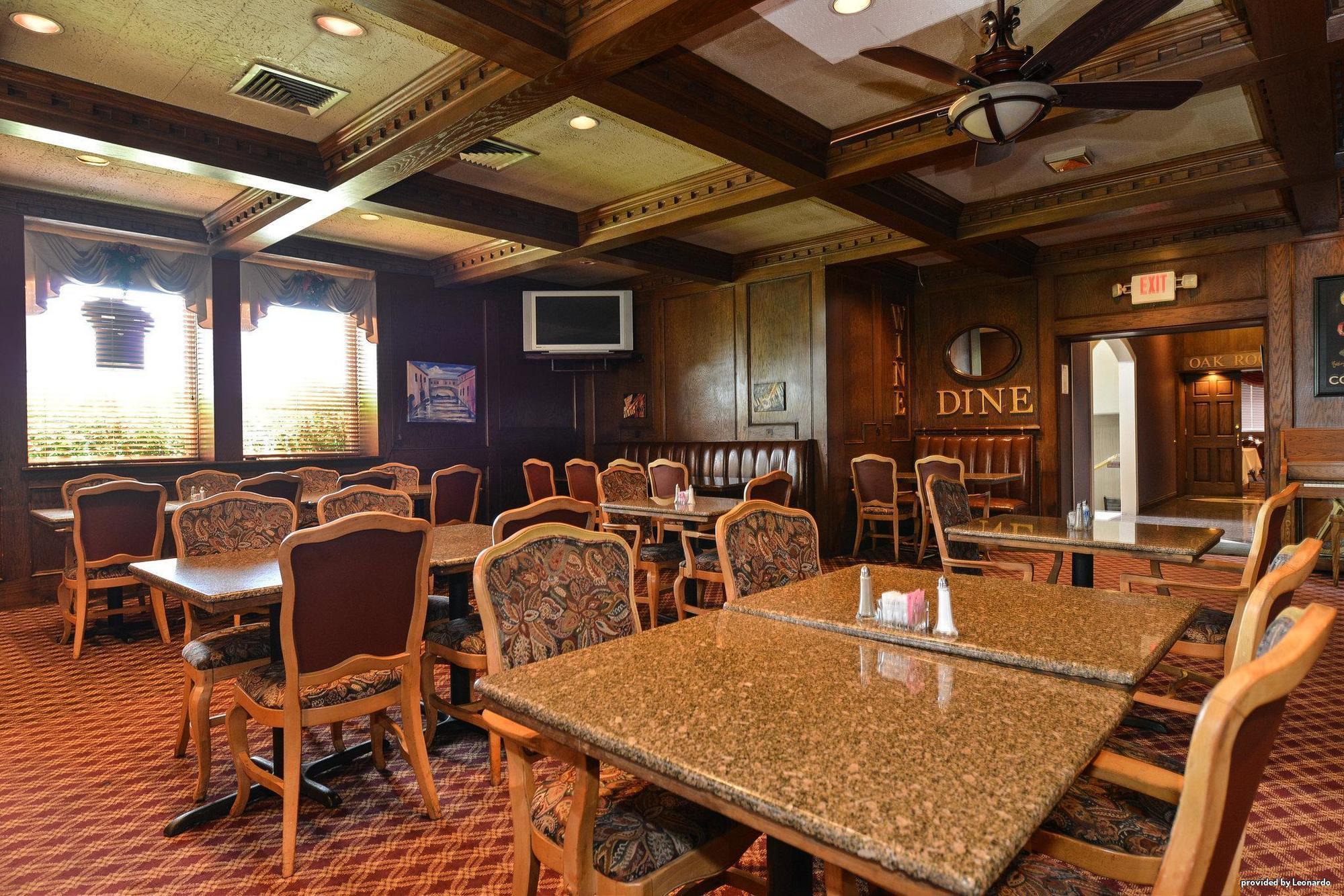 Days Inn & Suites By Wyndham Roseville/Detroit Area Екстер'єр фото
