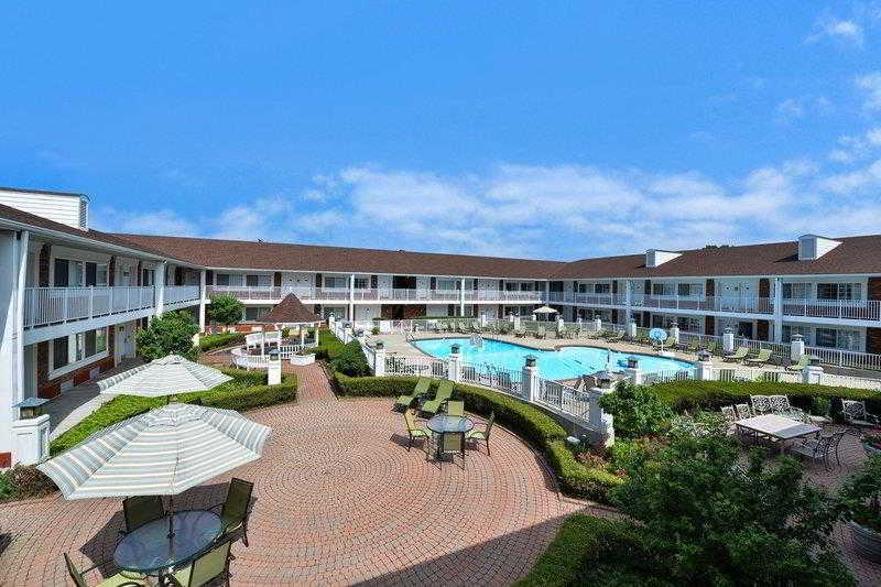 Days Inn & Suites By Wyndham Roseville/Detroit Area Екстер'єр фото