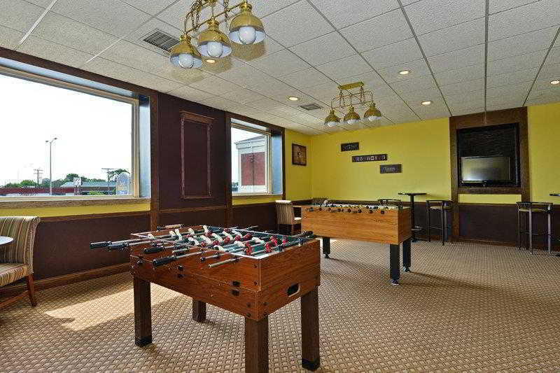 Days Inn & Suites By Wyndham Roseville/Detroit Area Екстер'єр фото