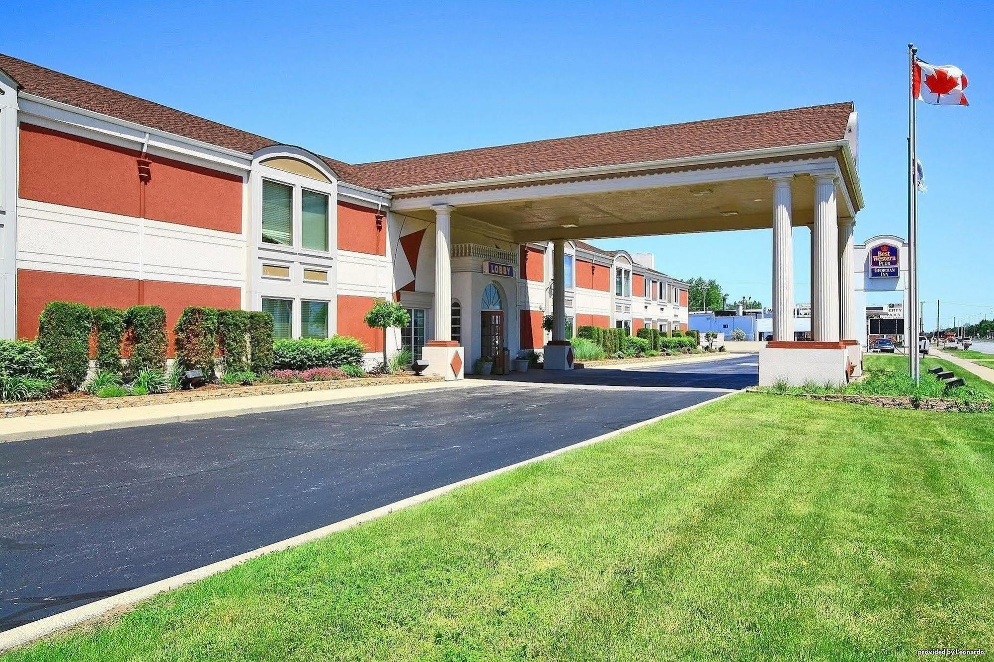 Days Inn & Suites By Wyndham Roseville/Detroit Area Екстер'єр фото