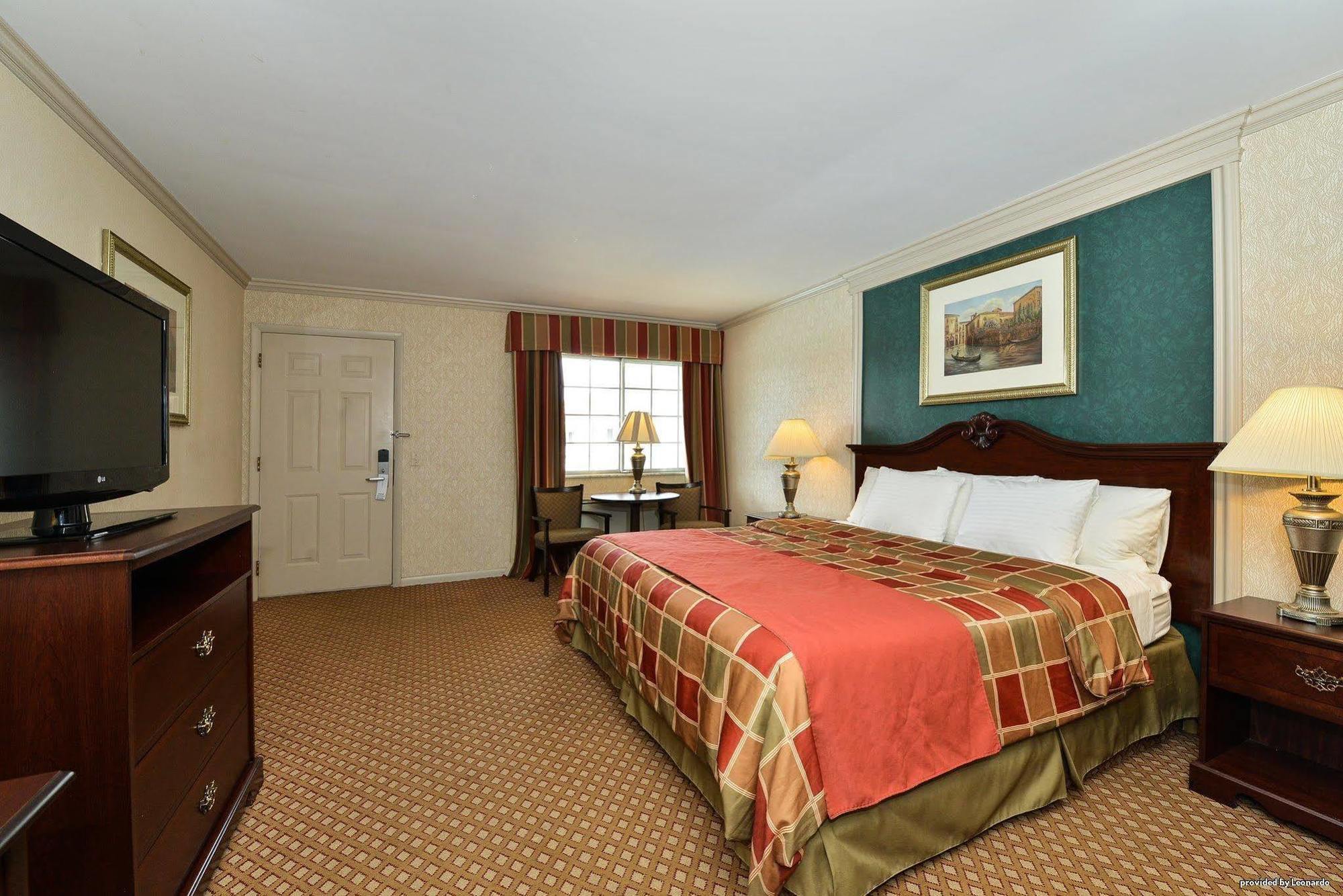 Days Inn & Suites By Wyndham Roseville/Detroit Area Екстер'єр фото