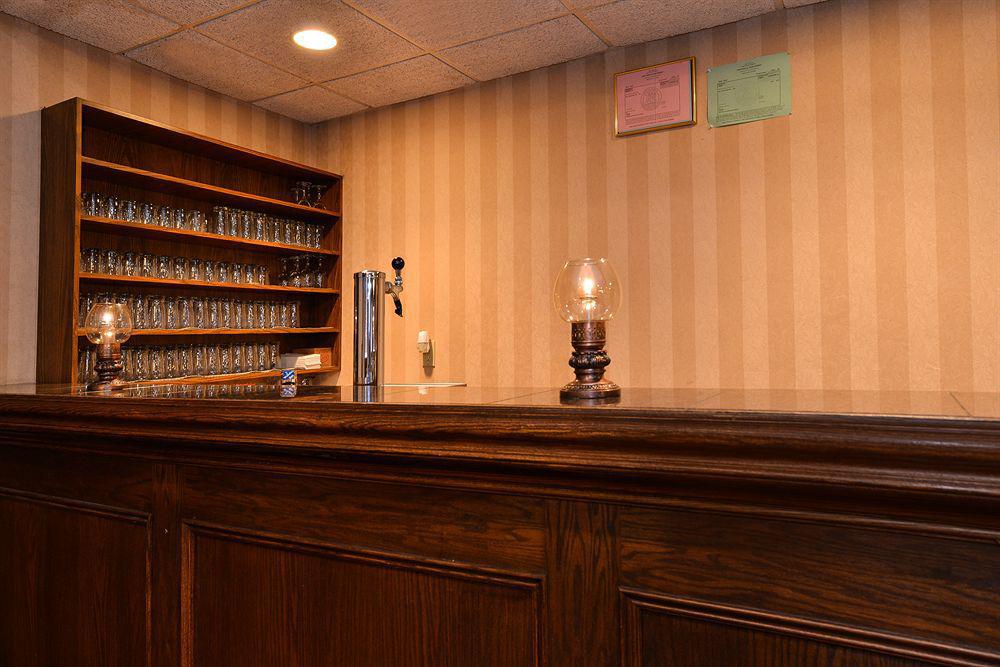 Days Inn & Suites By Wyndham Roseville/Detroit Area Екстер'єр фото