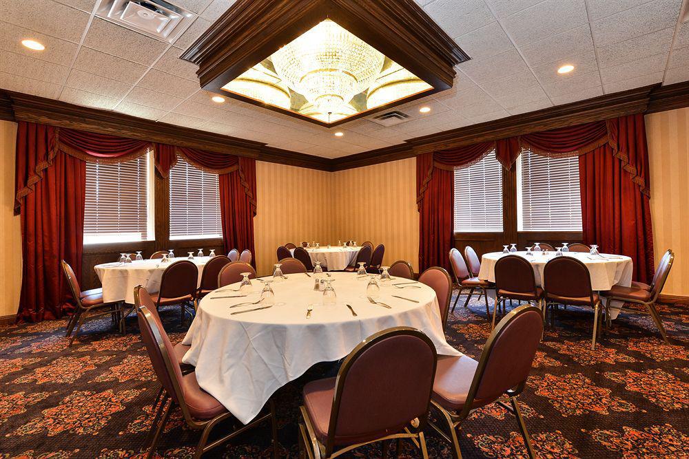 Days Inn & Suites By Wyndham Roseville/Detroit Area Екстер'єр фото