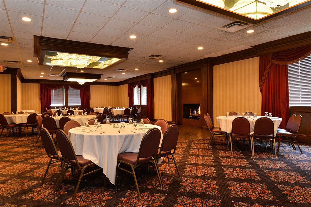 Days Inn & Suites By Wyndham Roseville/Detroit Area Екстер'єр фото