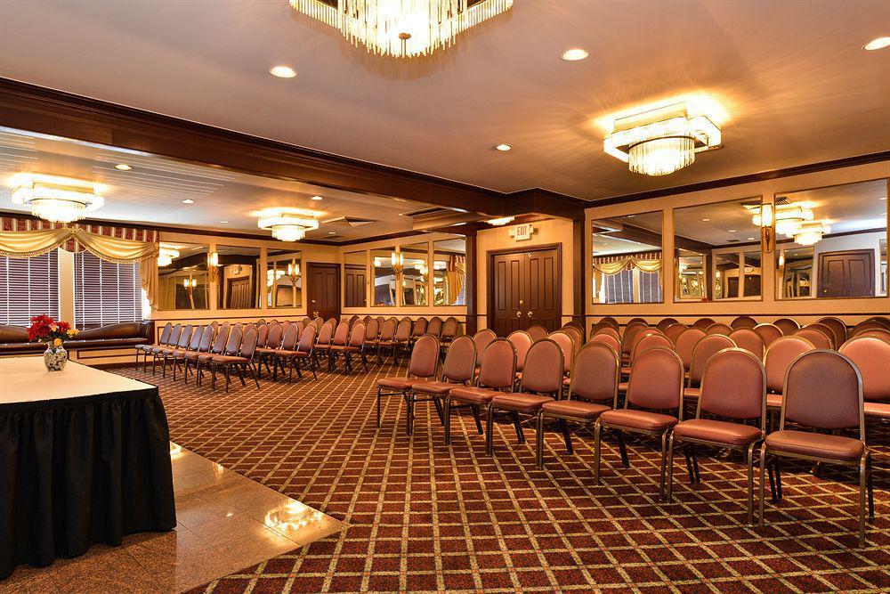Days Inn & Suites By Wyndham Roseville/Detroit Area Екстер'єр фото