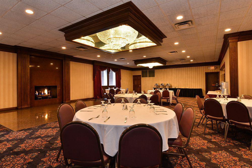 Days Inn & Suites By Wyndham Roseville/Detroit Area Екстер'єр фото