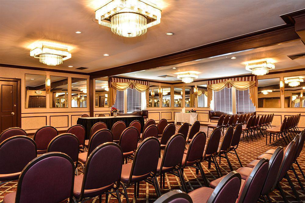 Days Inn & Suites By Wyndham Roseville/Detroit Area Екстер'єр фото